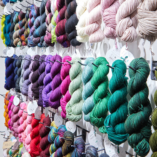 How to Select Color Combinations for Your Yarn Projects?