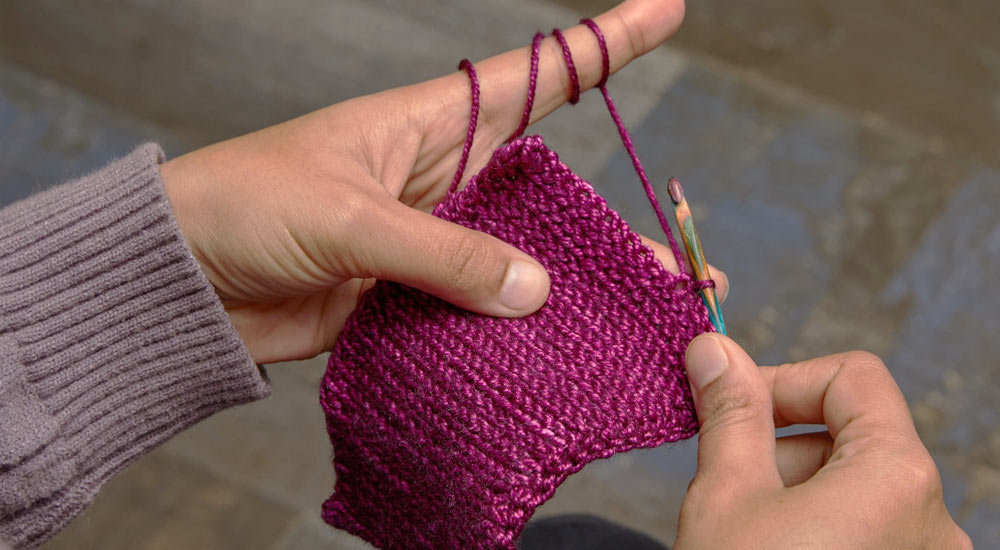 Yarn-holding in Crochet